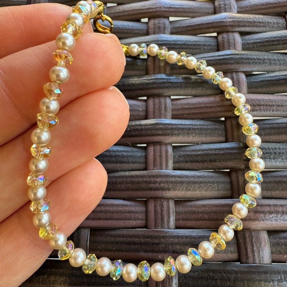 Anklet - Bracelet NWT Elegant faux Pearl and Crystal Bracelet / Anklet